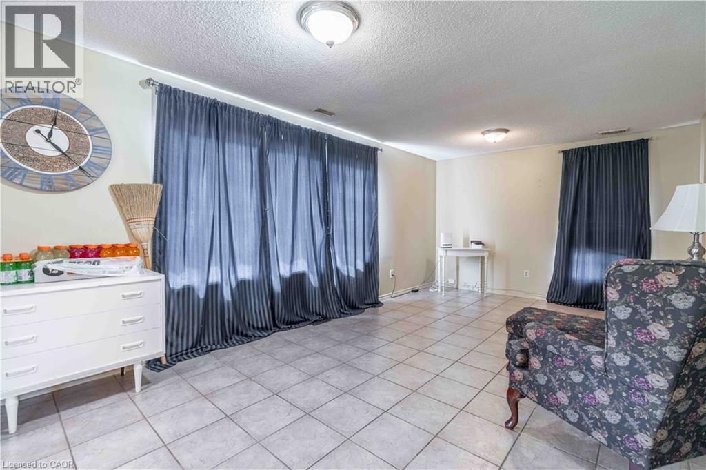374 Upper Wentworth Street, Hamilton, ON - Indoor Photo Showing Other Room