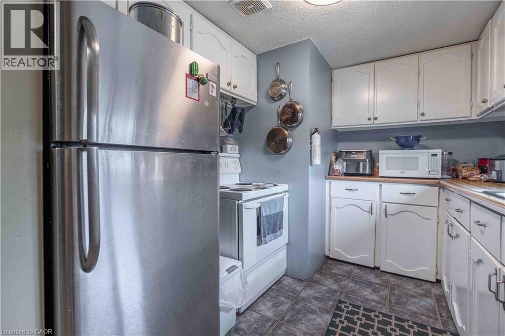 374 Upper Wentworth Street, Hamilton, ON - Indoor Photo Showing Kitchen