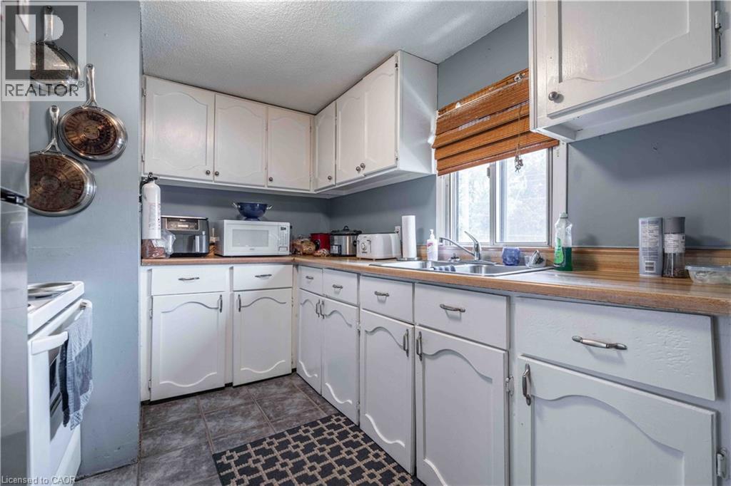374 Upper Wentworth Street, Hamilton, ON - Indoor Photo Showing Kitchen With Double Sink