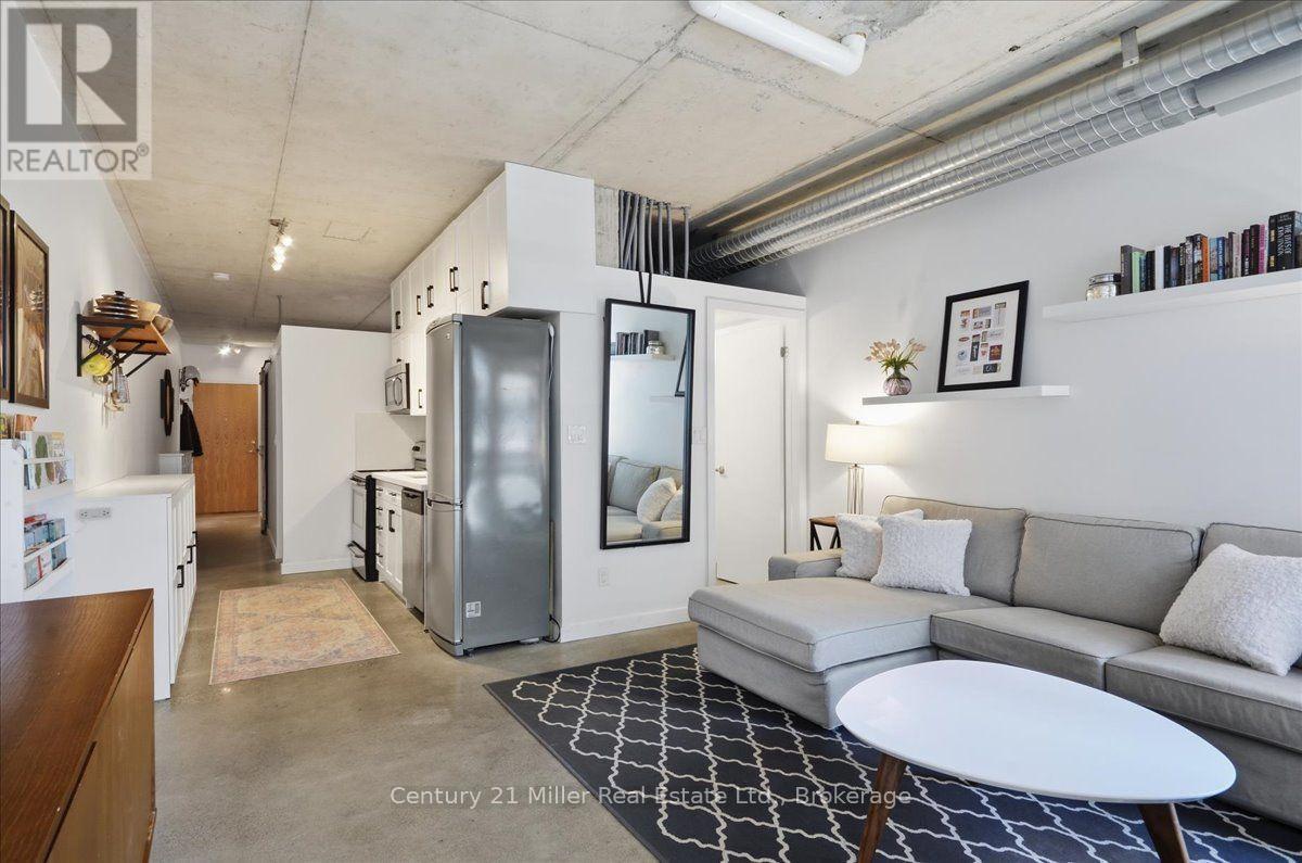 518 - 150 Sudbury Street, Toronto (Little Portugal), ON - Indoor Photo Showing Living Room