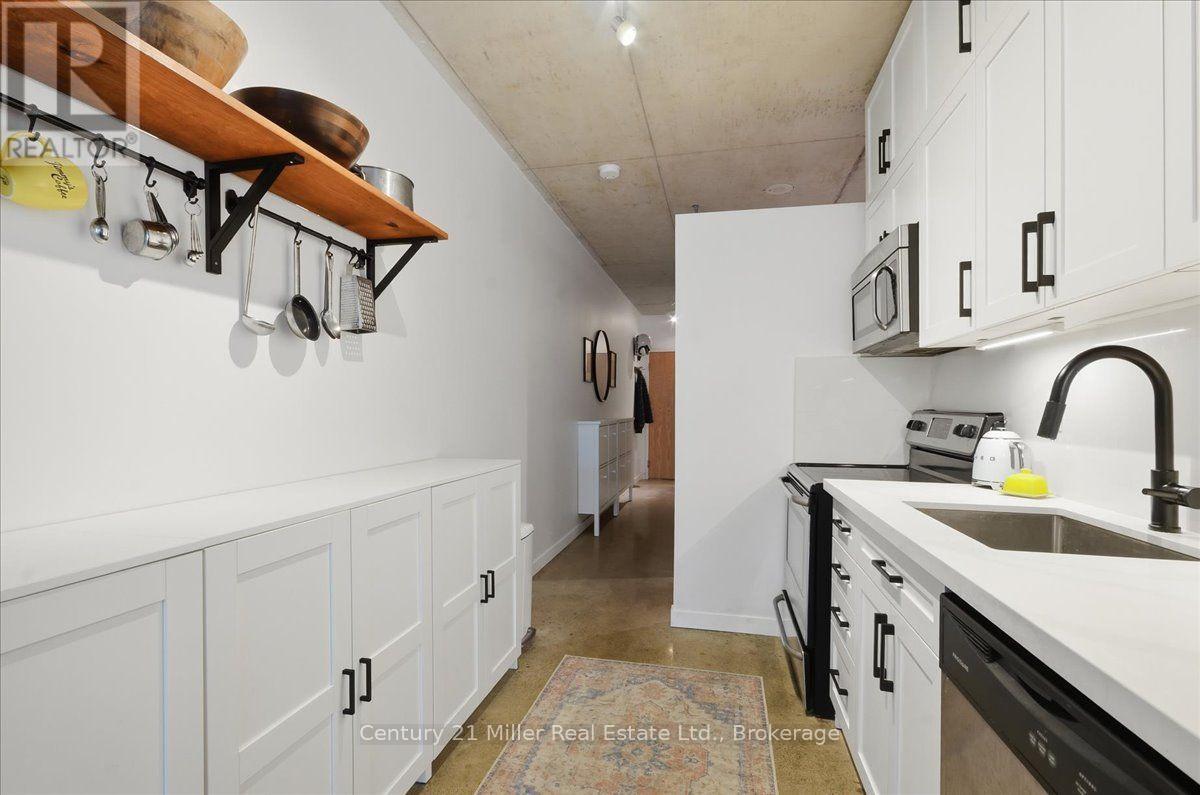 518 - 150 Sudbury Street, Toronto (Little Portugal), ON - Indoor Photo Showing Kitchen