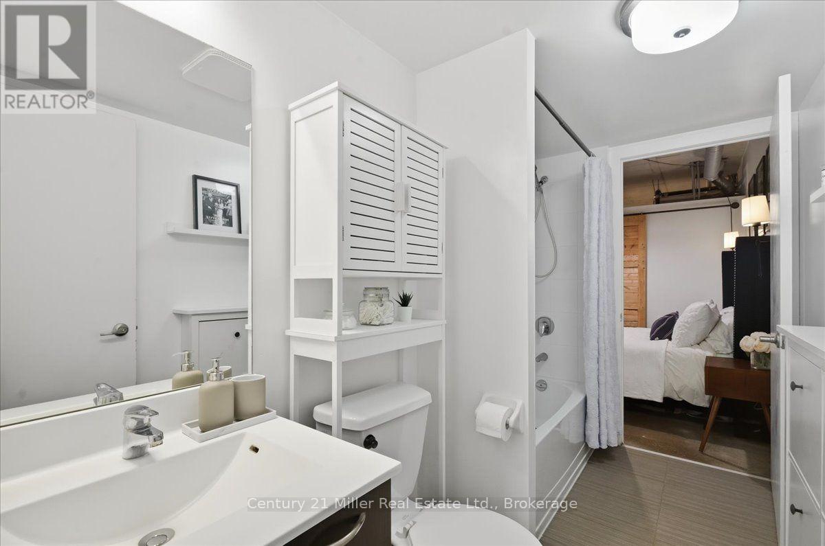 518 - 150 Sudbury Street, Toronto (Little Portugal), ON - Indoor Photo Showing Bathroom