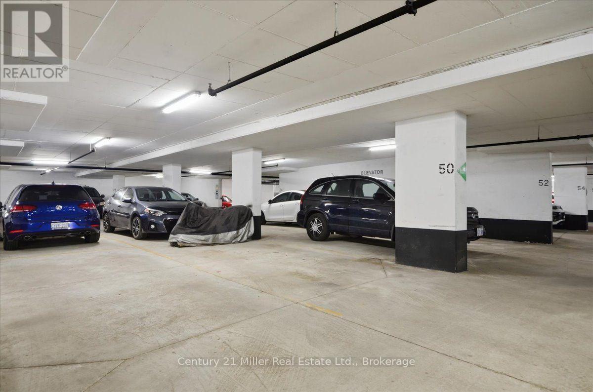 518 - 150 Sudbury Street, Toronto (Little Portugal), ON - Indoor Photo Showing Garage