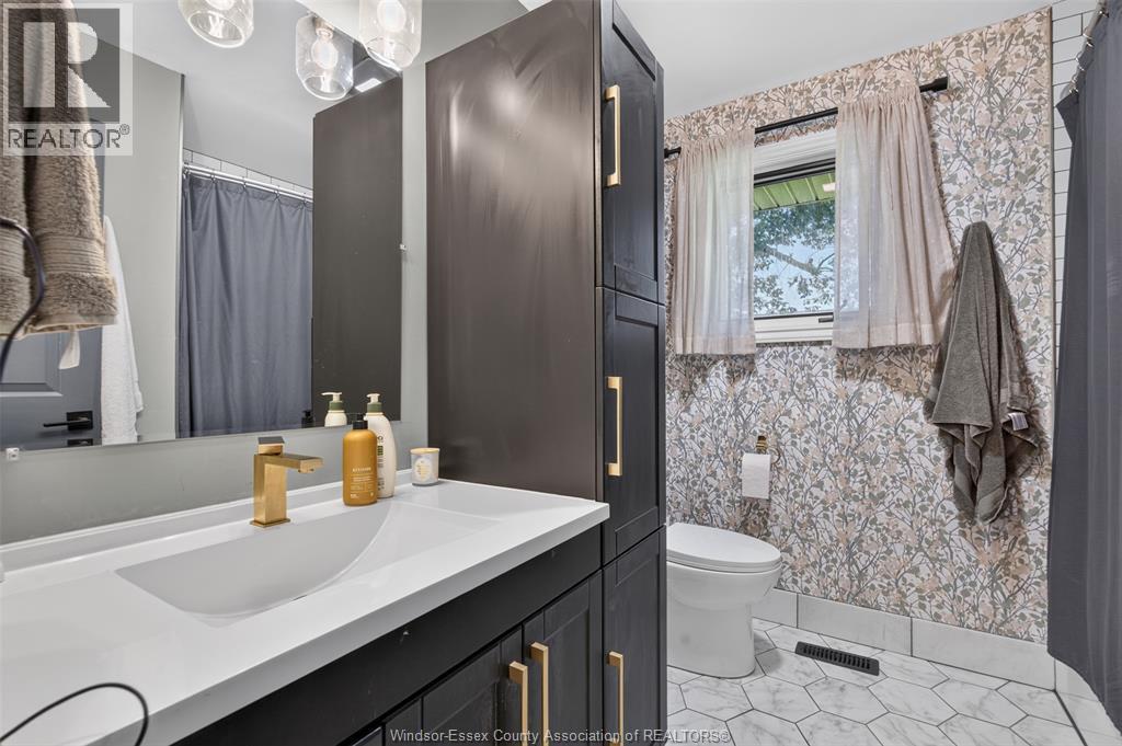 520 Front Road, Lasalle, ON - Indoor Photo Showing Bathroom