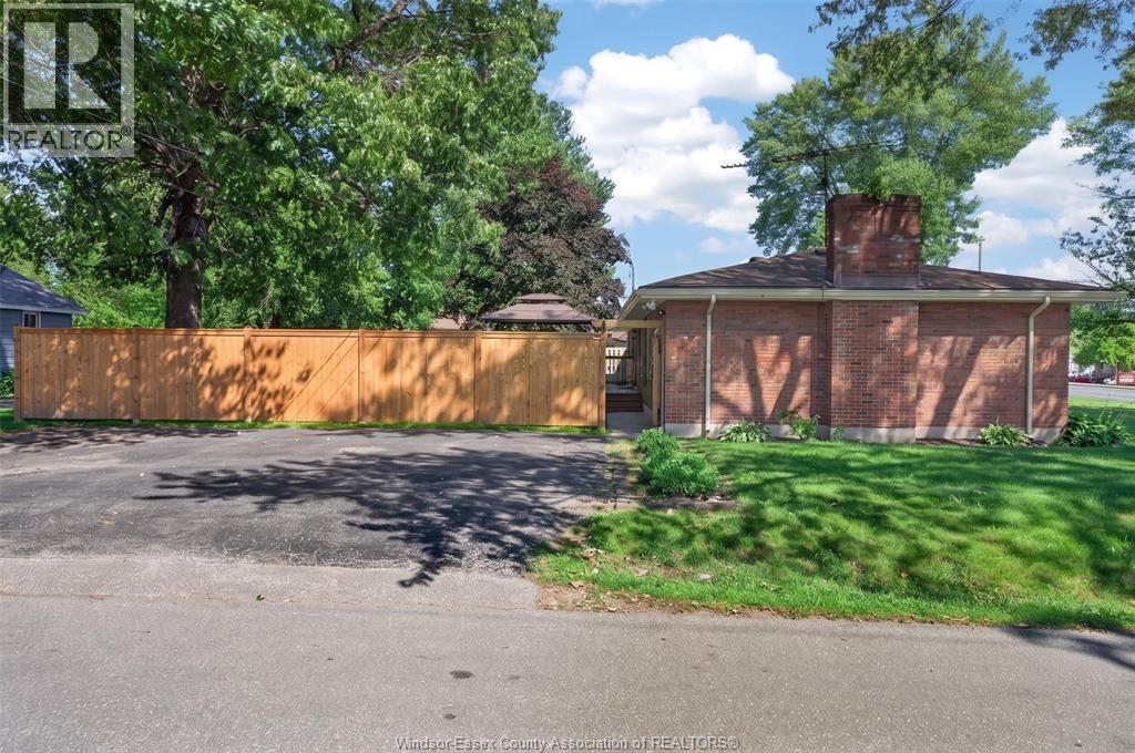 520 Front Road, Lasalle, ON - Outdoor