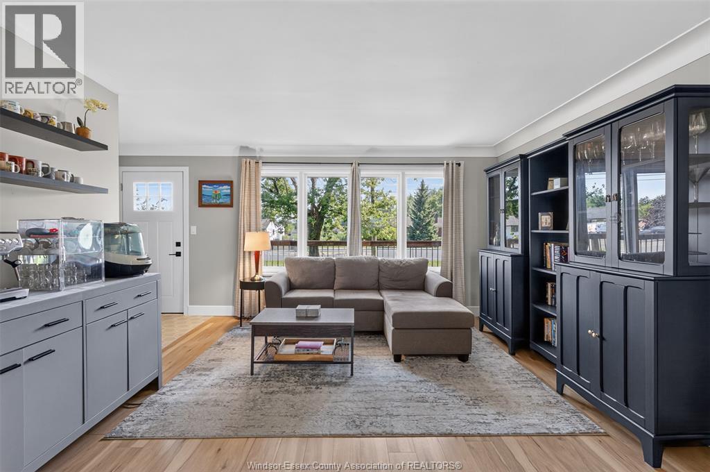 520 Front Road, Lasalle, ON - Indoor Photo Showing Living Room