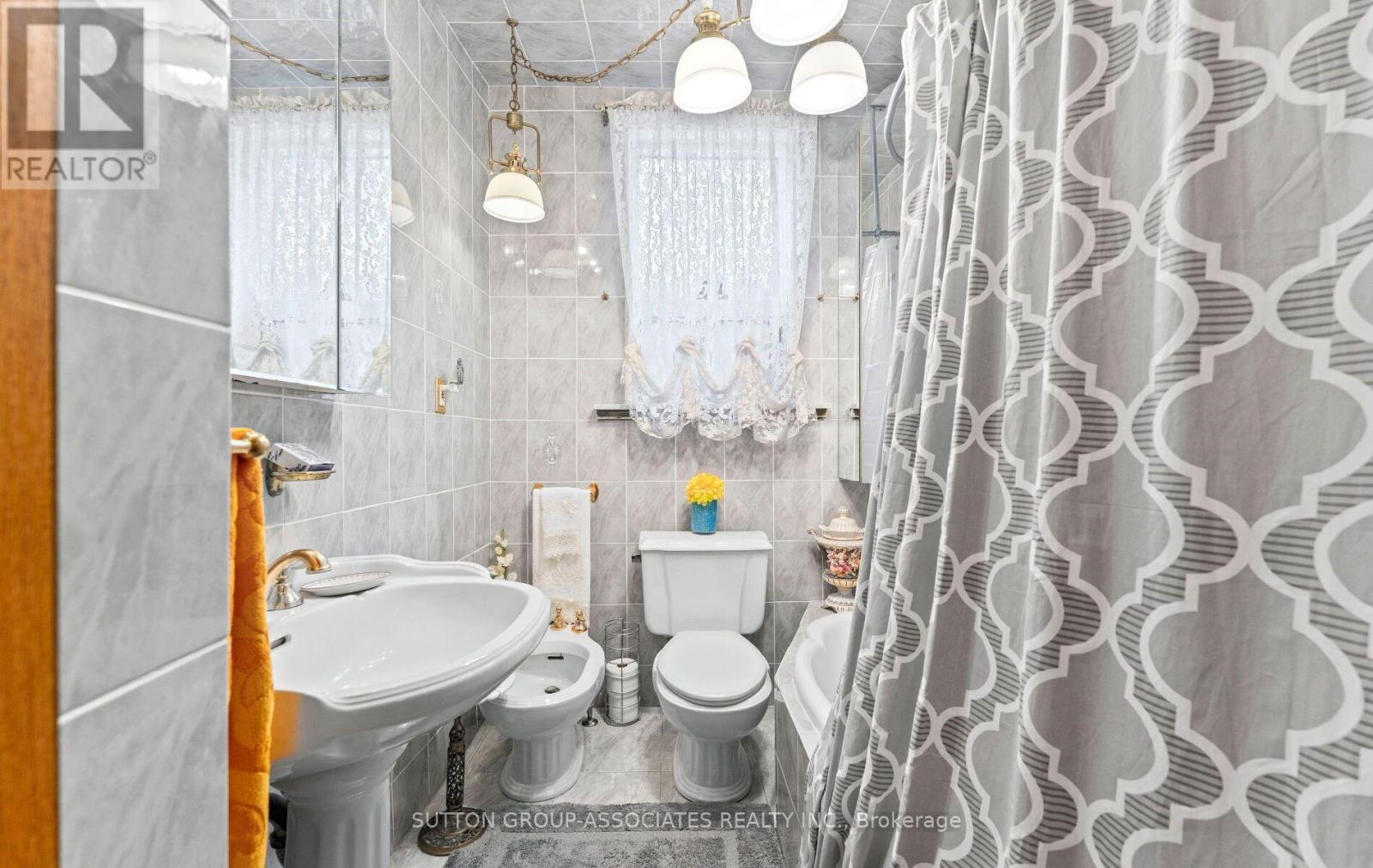 183 Glenholme Avenue, Toronto, ON - Indoor Photo Showing Bathroom