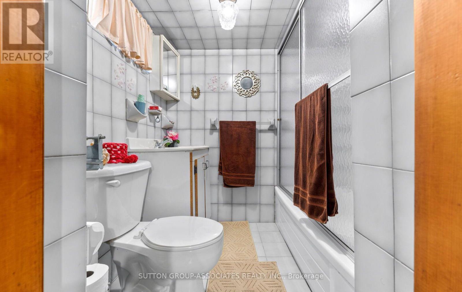 183 Glenholme Avenue, Toronto, ON - Indoor Photo Showing Bathroom