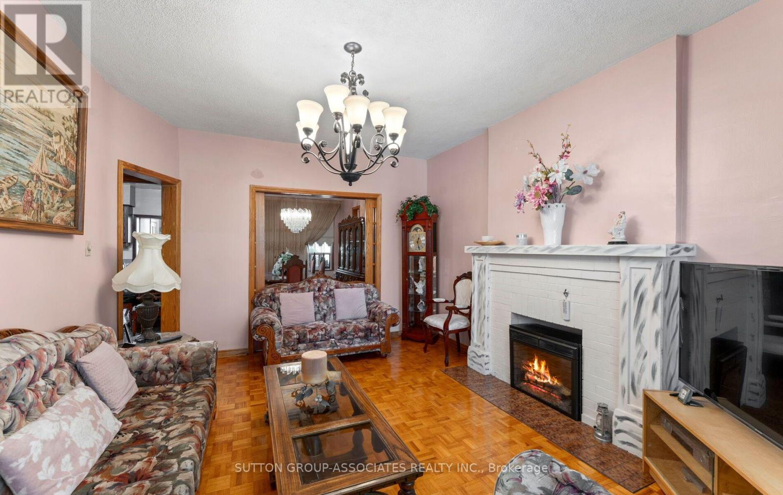 183 Glenholme Avenue, Toronto, ON - Indoor Photo Showing Living Room With Fireplace
