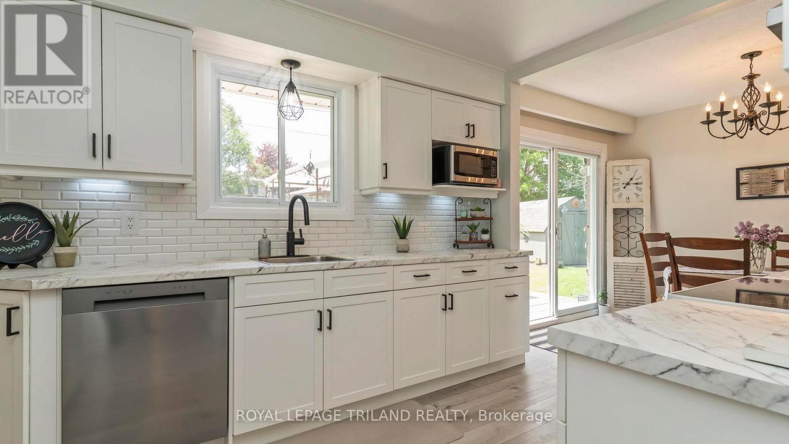 7 Stirling Crescent, St. Thomas, ON - Indoor Photo Showing Kitchen With Upgraded Kitchen