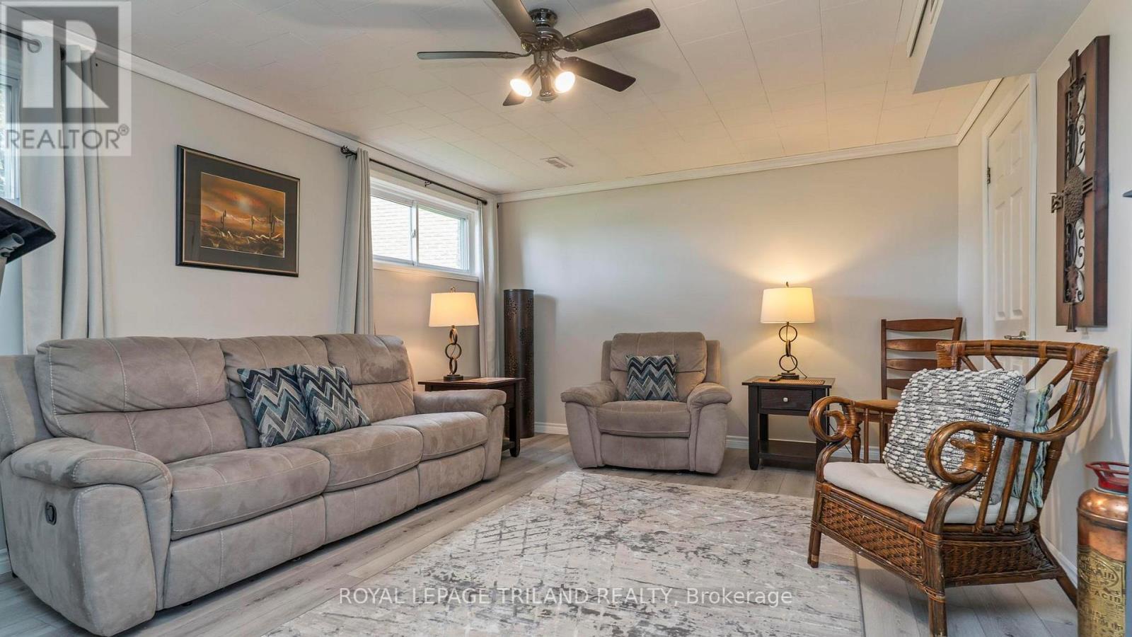 7 Stirling Crescent, St. Thomas, ON - Indoor Photo Showing Living Room