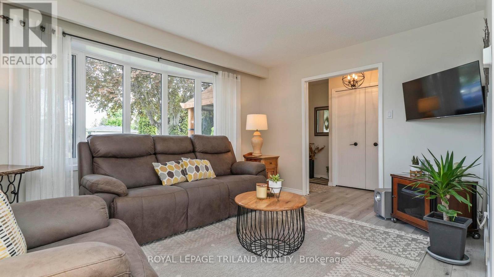 7 Stirling Crescent, St. Thomas, ON - Indoor Photo Showing Living Room