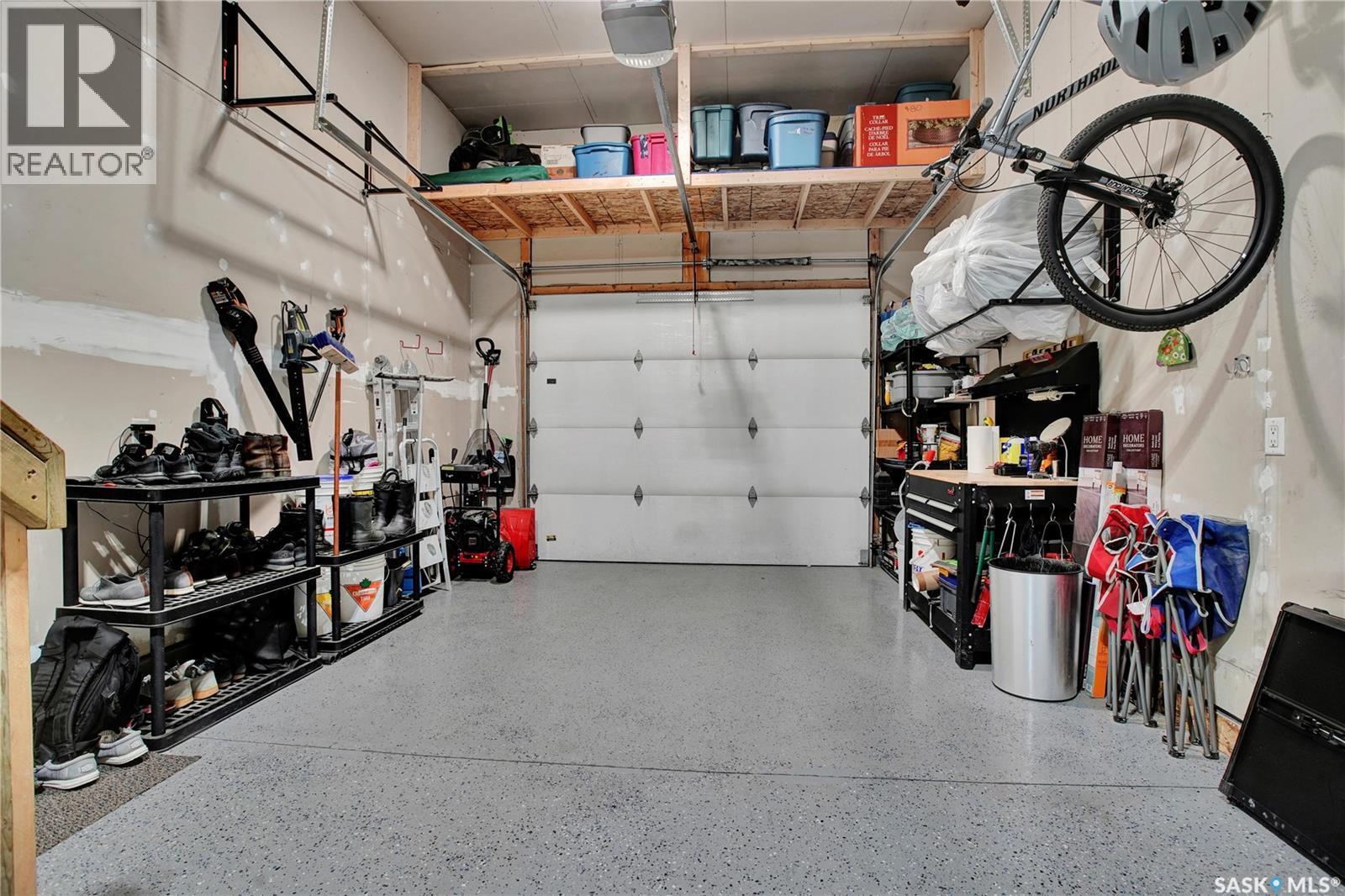 539 Maple Crescent, Warman, SK - Indoor Photo Showing Garage