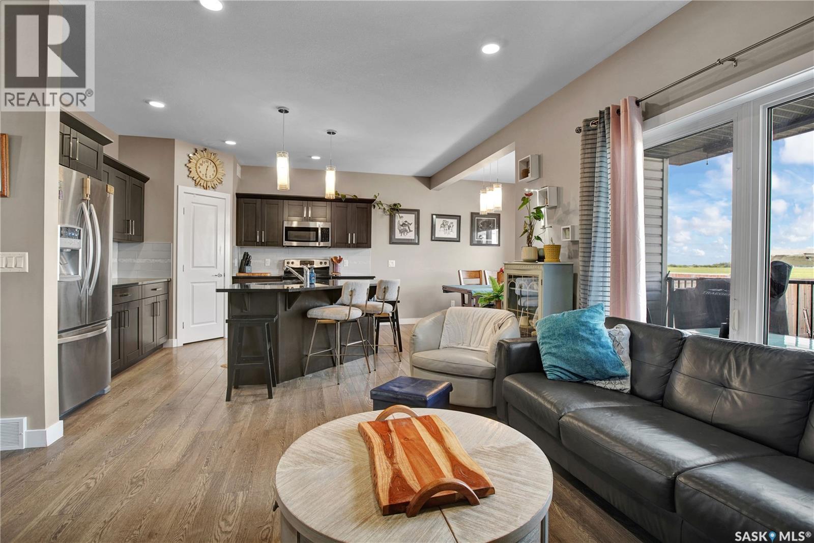 539 Maple Crescent, Warman, SK - Indoor Photo Showing Living Room