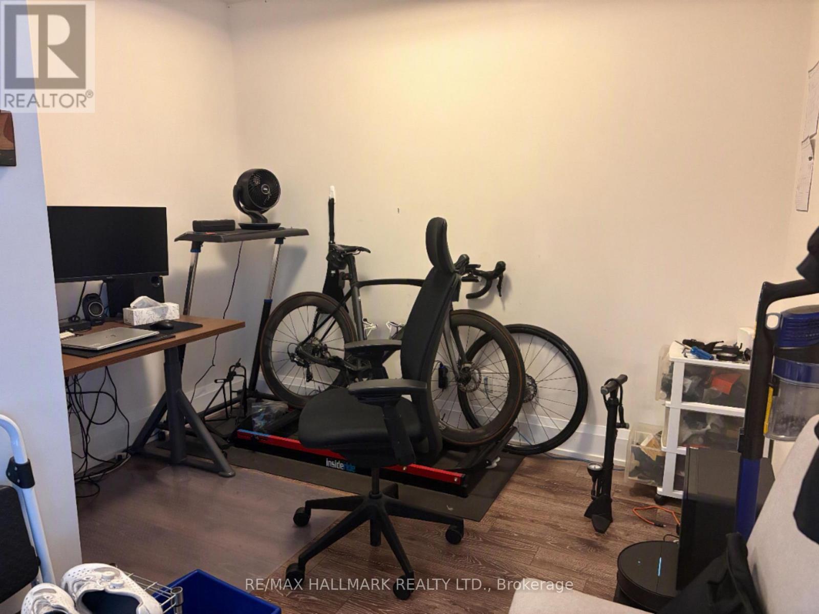 712 - 2 Old Mill Drive, Toronto, ON - Indoor Photo Showing Gym Room