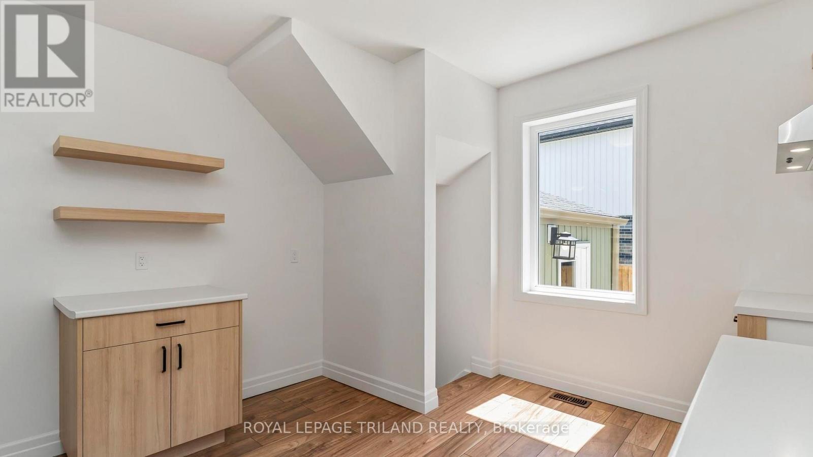 114 Fairview Avenue, St. Thomas, ON - Indoor Photo Showing Other Room