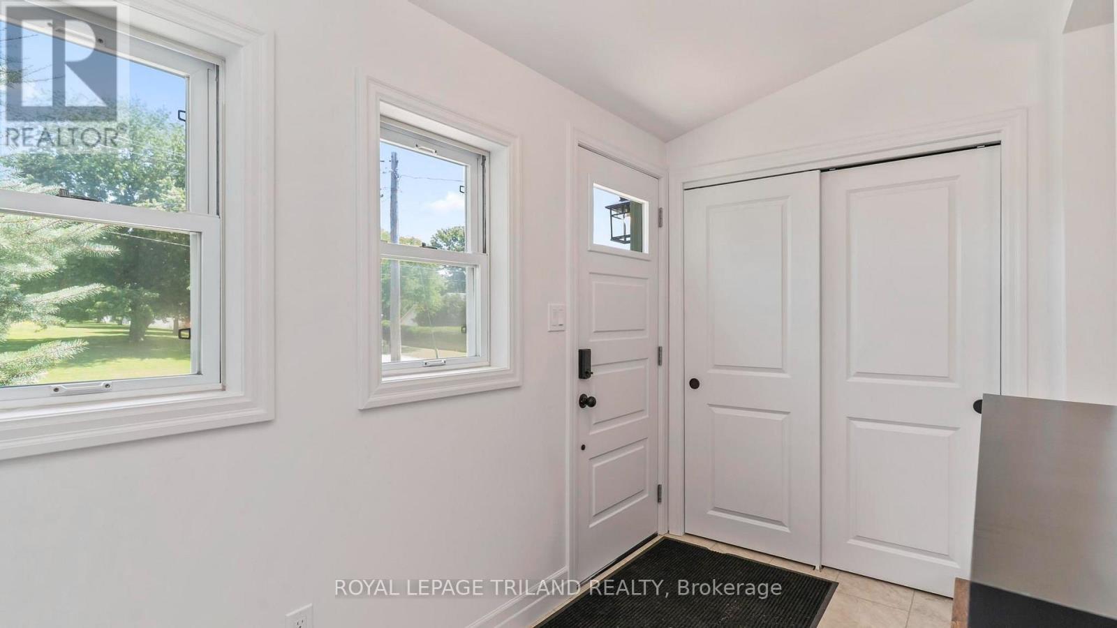 114 Fairview Avenue, St. Thomas, ON - Indoor Photo Showing Other Room