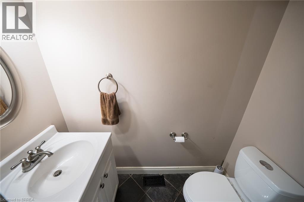 20 Hogarth Road, Brantford, ON - Indoor Photo Showing Bathroom
