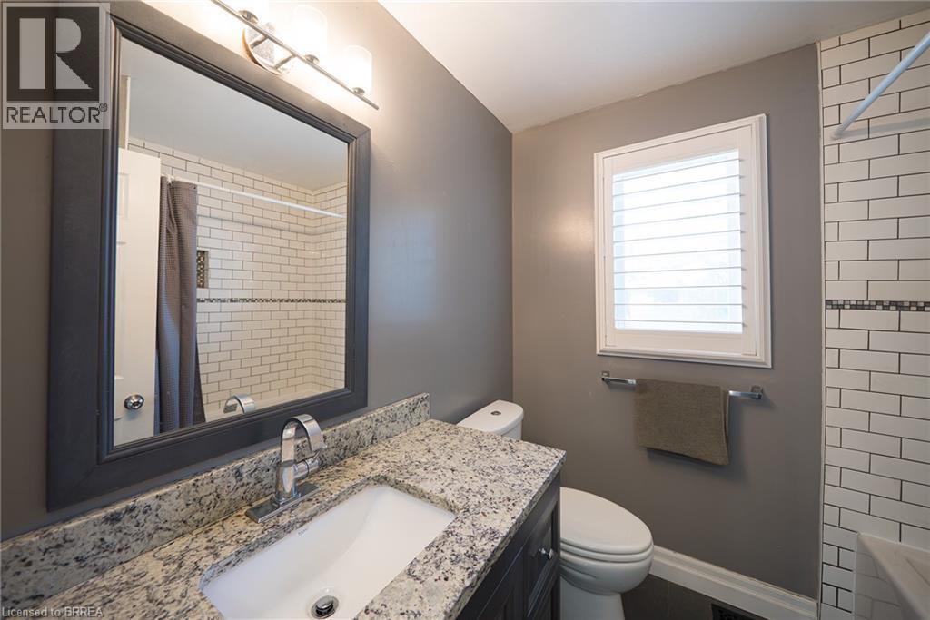 20 Hogarth Road, Brantford, ON - Indoor Photo Showing Bathroom