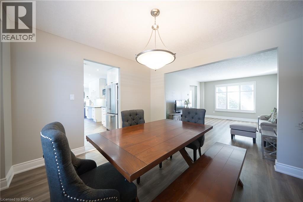 20 Hogarth Road, Brantford, ON - Indoor Photo Showing Dining Room