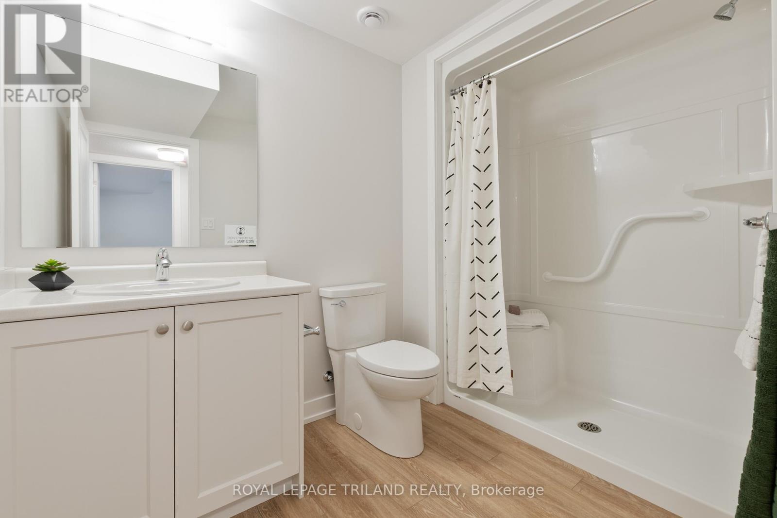 71 Harrow Lane, St. Thomas, ON - Indoor Photo Showing Bathroom