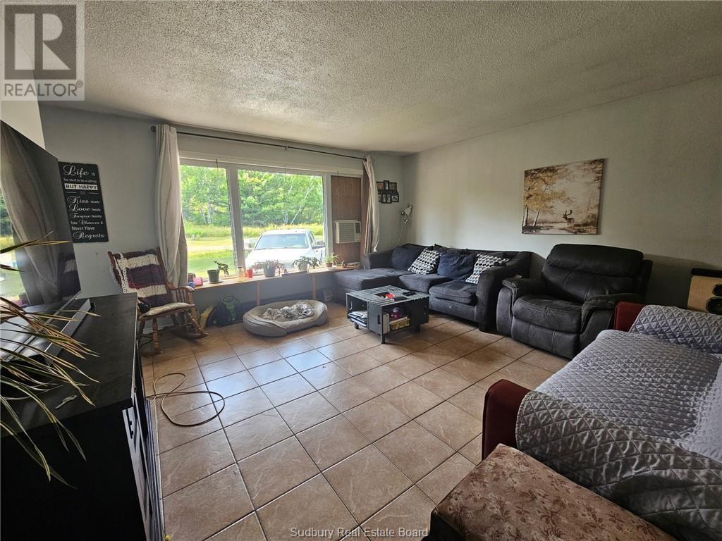 2-7 Ontario Drive, Spanish, ON - Indoor Photo Showing Living Room