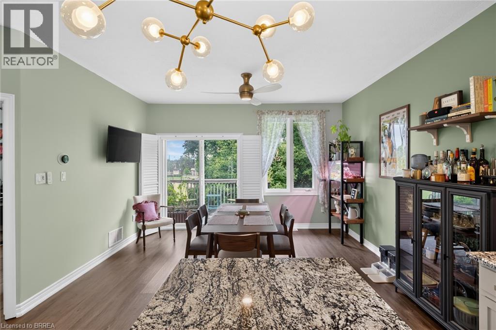 219 Shellard Lane Unit# 11, Brantford, ON - Indoor Photo Showing Dining Room