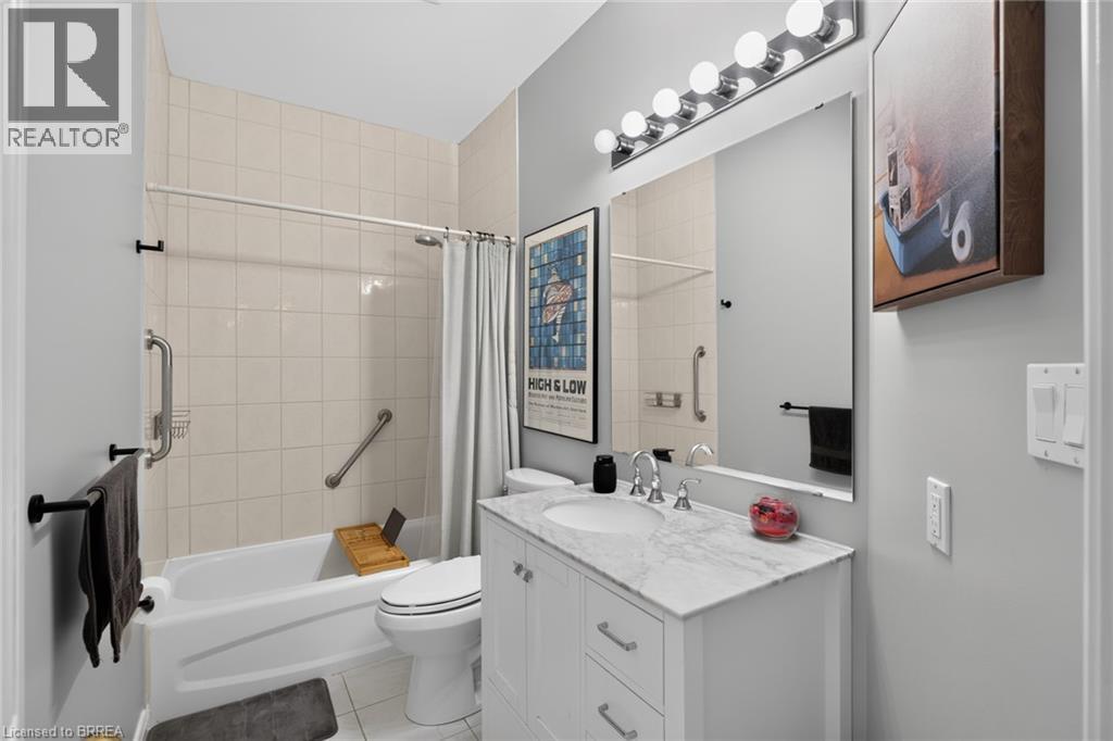219 Shellard Lane Unit# 11, Brantford, ON - Indoor Photo Showing Bathroom