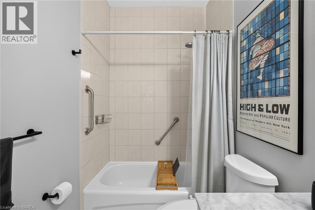 219 Shellard Lane Unit# 11, Brantford, ON - Indoor Photo Showing Bathroom