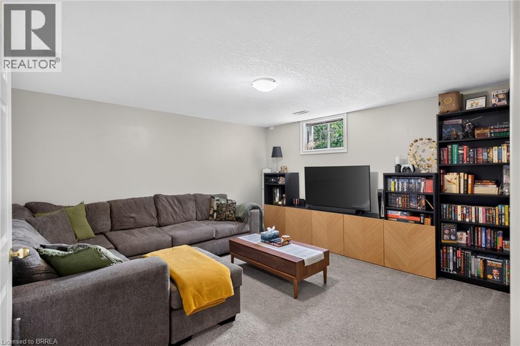 219 Shellard Lane Unit# 11, Brantford, ON - Indoor Photo Showing Living Room
