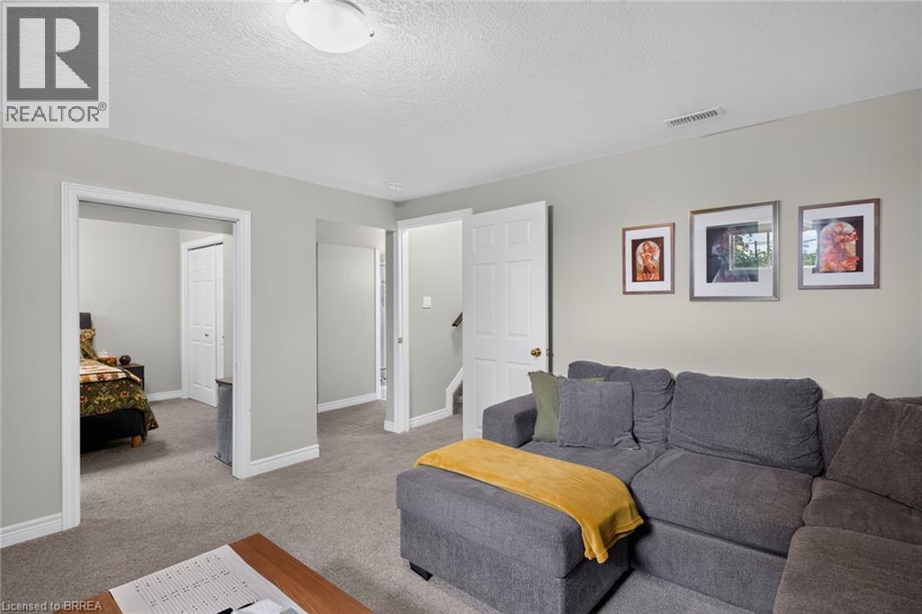 219 Shellard Lane Unit# 11, Brantford, ON - Indoor Photo Showing Living Room