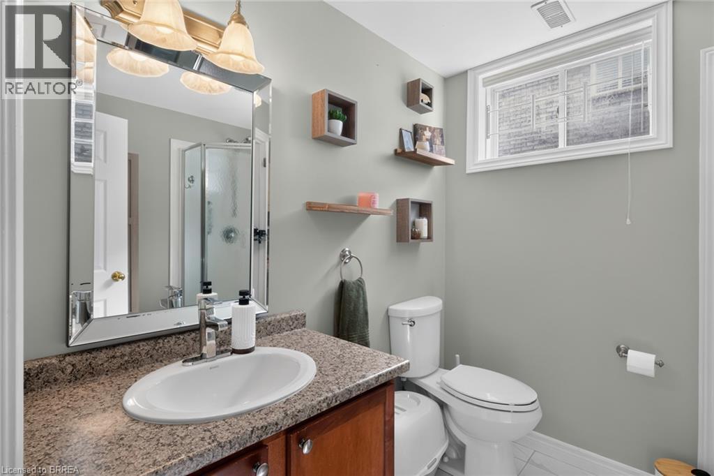 219 Shellard Lane Unit# 11, Brantford, ON - Indoor Photo Showing Bathroom