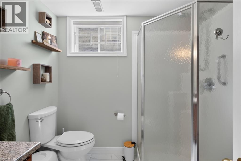 219 Shellard Lane Unit# 11, Brantford, ON - Indoor Photo Showing Bathroom