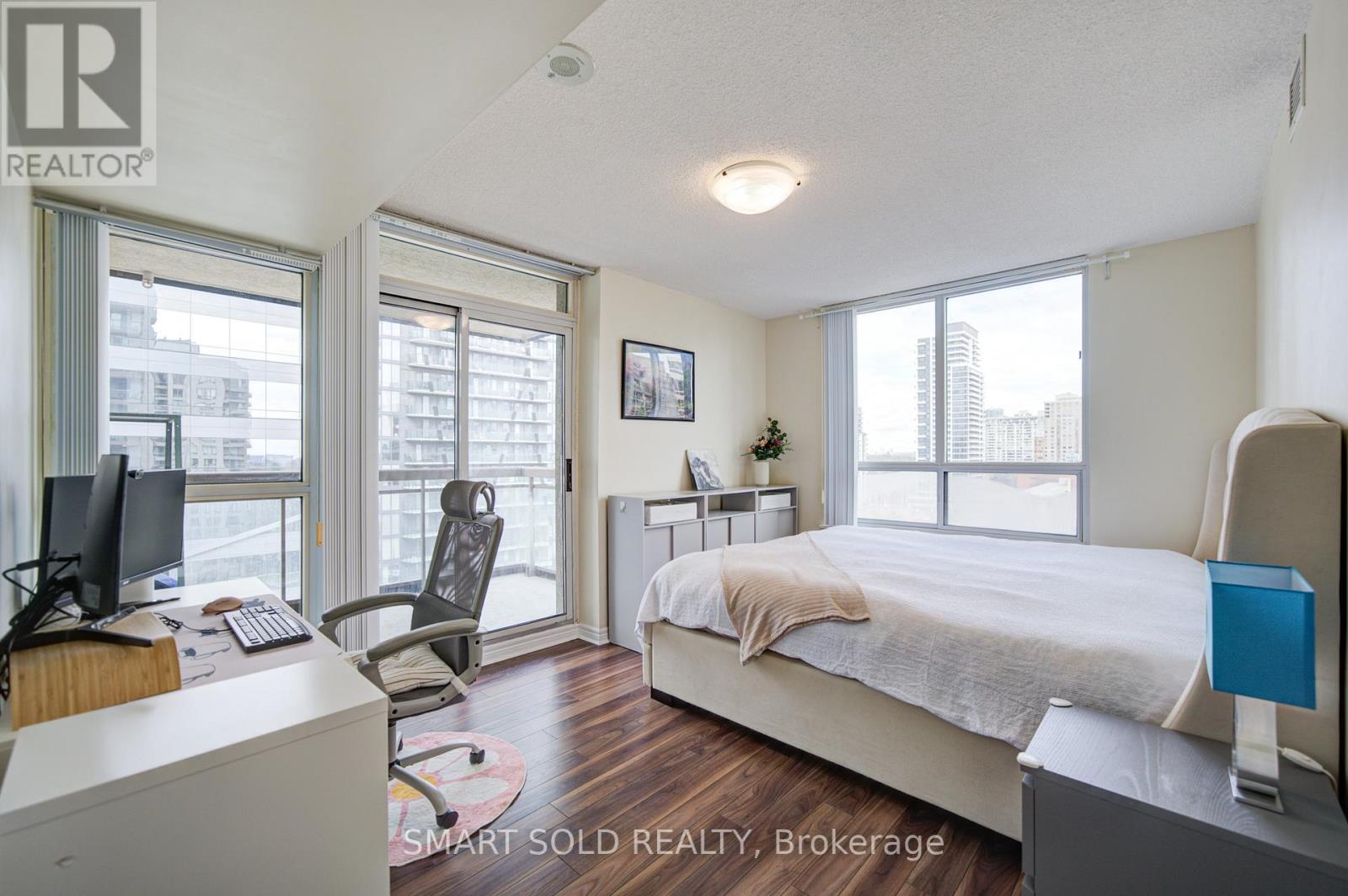 1512 - 18 Parkview Avenue, Toronto, ON - Indoor Photo Showing Bedroom