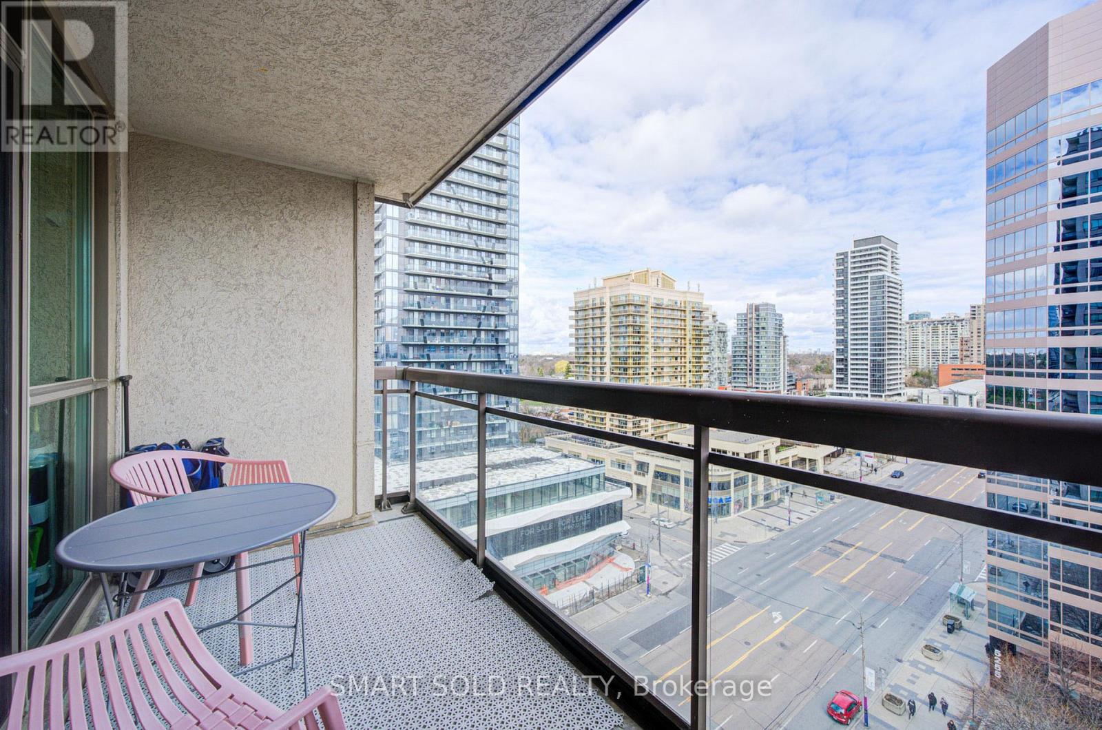 1512 - 18 Parkview Avenue, Toronto, ON - Outdoor