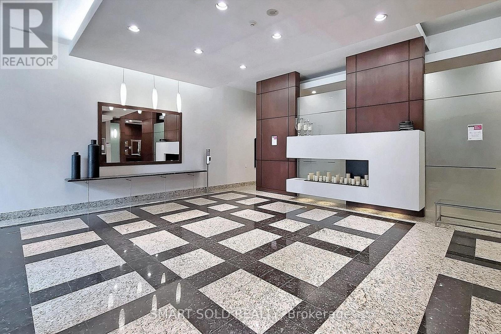 1512 - 18 Parkview Avenue, Toronto, ON - Indoor Photo Showing Other Room
