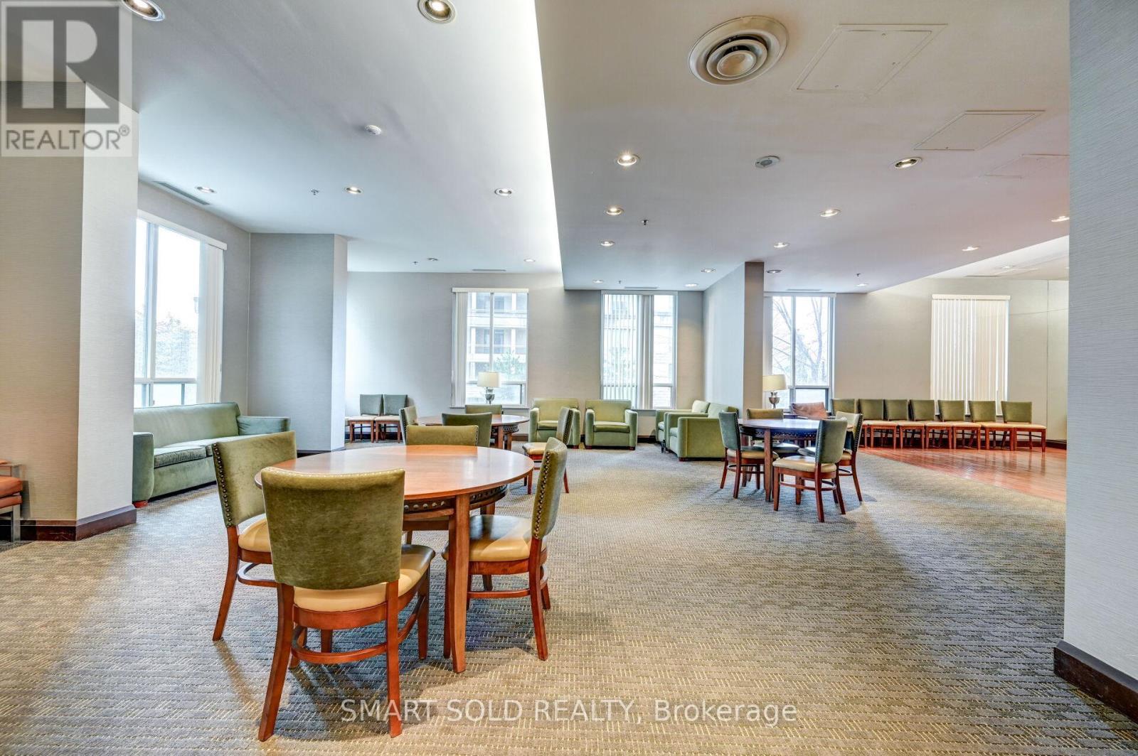 1512 - 18 Parkview Avenue, Toronto, ON - Indoor Photo Showing Dining Room