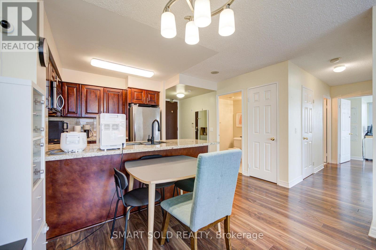 1512 - 18 Parkview Avenue, Toronto, ON - Indoor