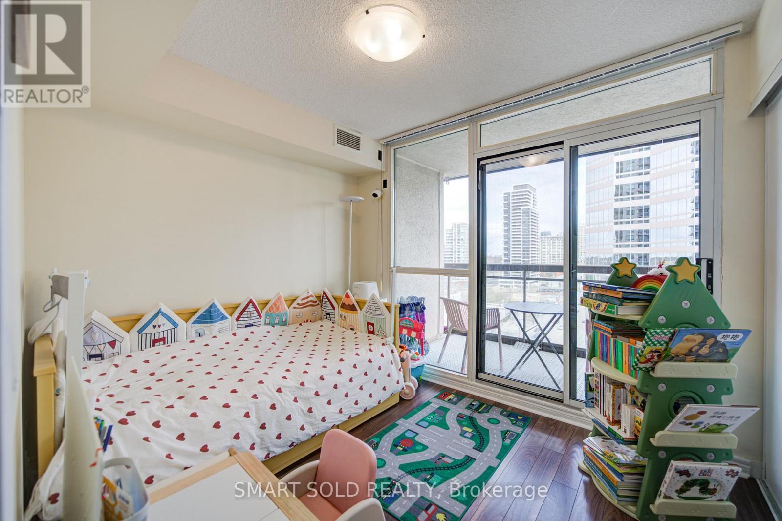 1512 - 18 Parkview Avenue, Toronto, ON - Indoor Photo Showing Bedroom
