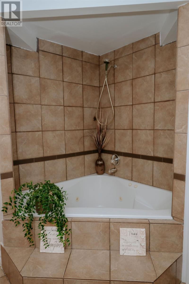 58 Byrd Avenue, Gander, NL - Indoor Photo Showing Bathroom
