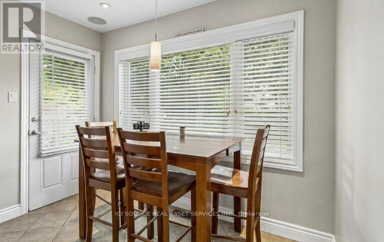 1603 Lincolnshire Boulevard, Mississauga, ON - Indoor Photo Showing Dining Room