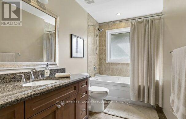 1603 Lincolnshire Boulevard, Mississauga, ON - Indoor Photo Showing Bathroom