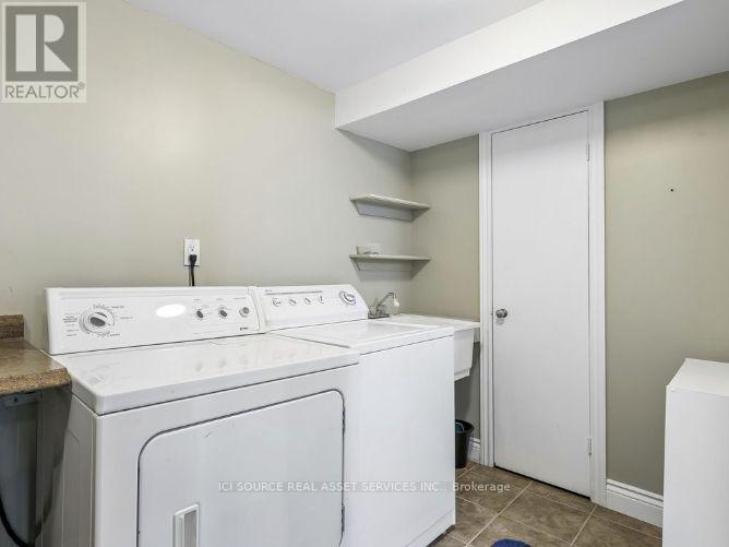 1603 Lincolnshire Boulevard, Mississauga, ON - Indoor Photo Showing Laundry Room