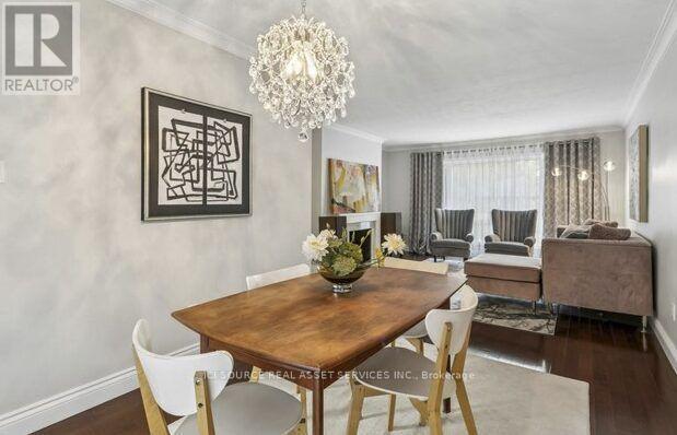 1603 Lincolnshire Boulevard, Mississauga, ON - Indoor Photo Showing Dining Room