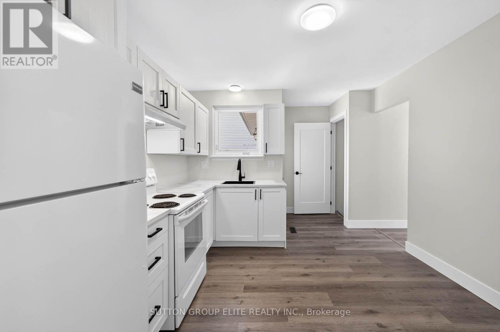 35 Mancroft Crescent, Brampton, ON - Indoor Photo Showing Kitchen