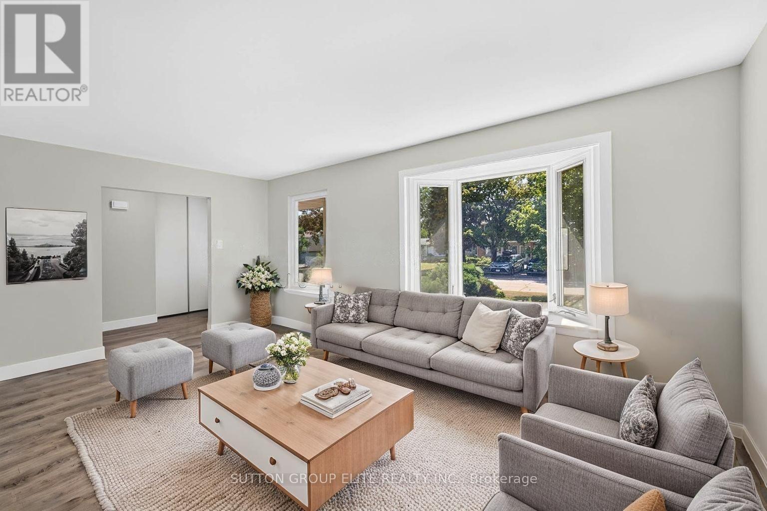 ***VIRTUALLY STAGED*** - 35 Mancroft Crescent, Brampton, ON - Indoor Photo Showing Living Room