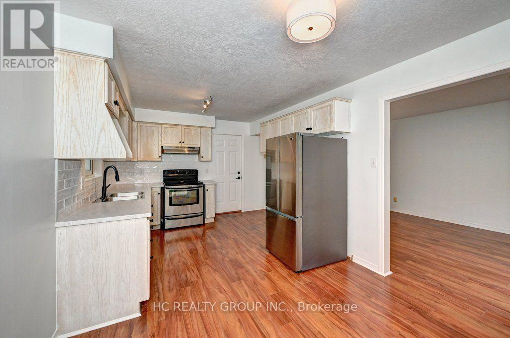 271 Resurrection Drive, Kitchener, ON - Indoor Photo Showing Kitchen