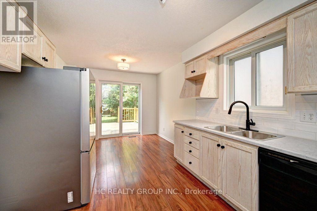 271 Resurrection Drive, Kitchener, ON - Indoor Photo Showing Kitchen With Double Sink