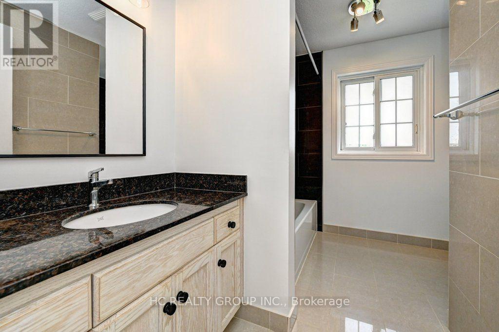 271 Resurrection Drive, Kitchener, ON - Indoor Photo Showing Bathroom