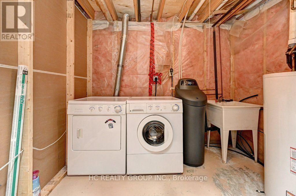 271 Resurrection Drive, Kitchener, ON - Indoor Photo Showing Laundry Room